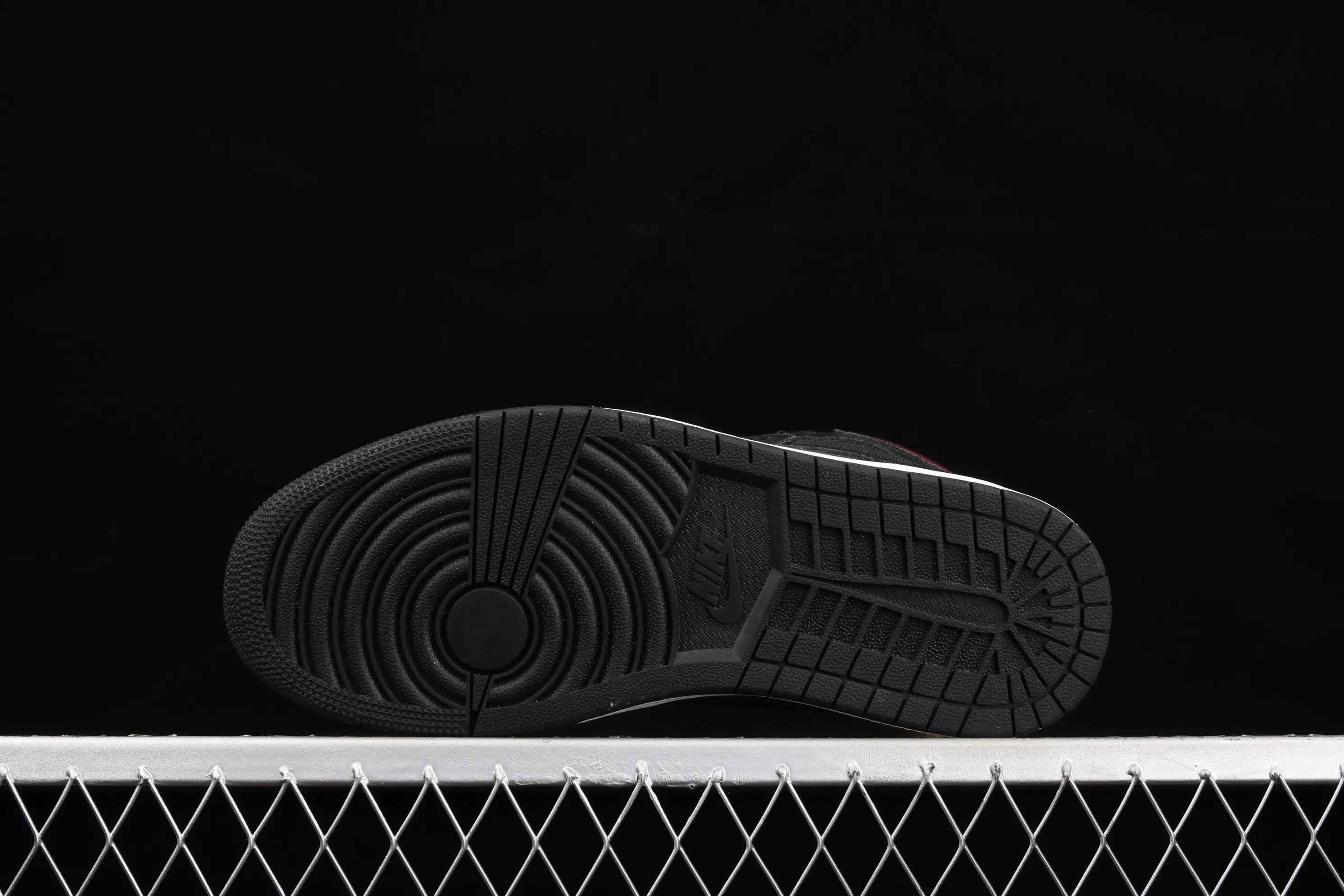 All categories Air Jordan Jordan series basketball shoes Air Jordan 1 High Air Jordan 1 Retro High OG AJ1 Joe 1 black and red silk high-top basketball shoes 555088-060